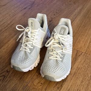On Cloud Athletic Shoes - Light Gray/White - Size 7